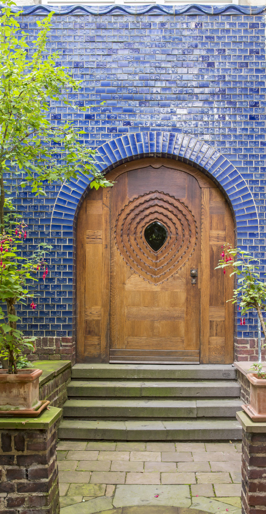 Dreihäusergruppe, Detailansicht Eingangsportal - Das Blaue Haus